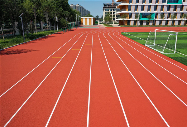 塑胶跑道养护期