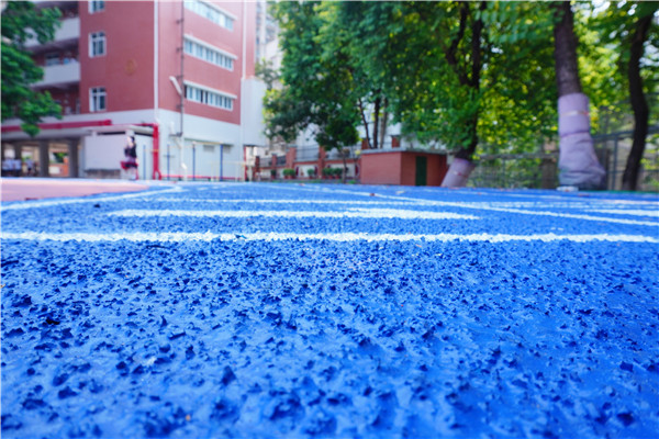 探索预制型橡胶跑道卷材